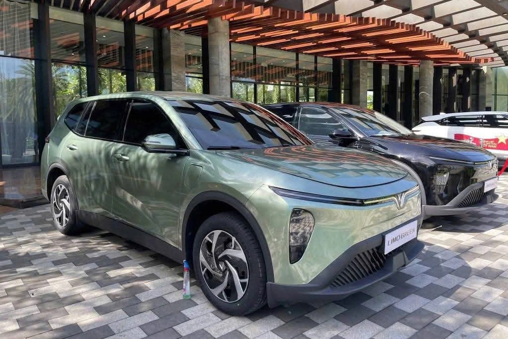 Tổng quan VinFast Limo Green